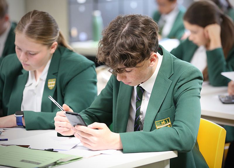 法靈頓寄宿學校11年級GCSE成績再創(chuàng)輝煌